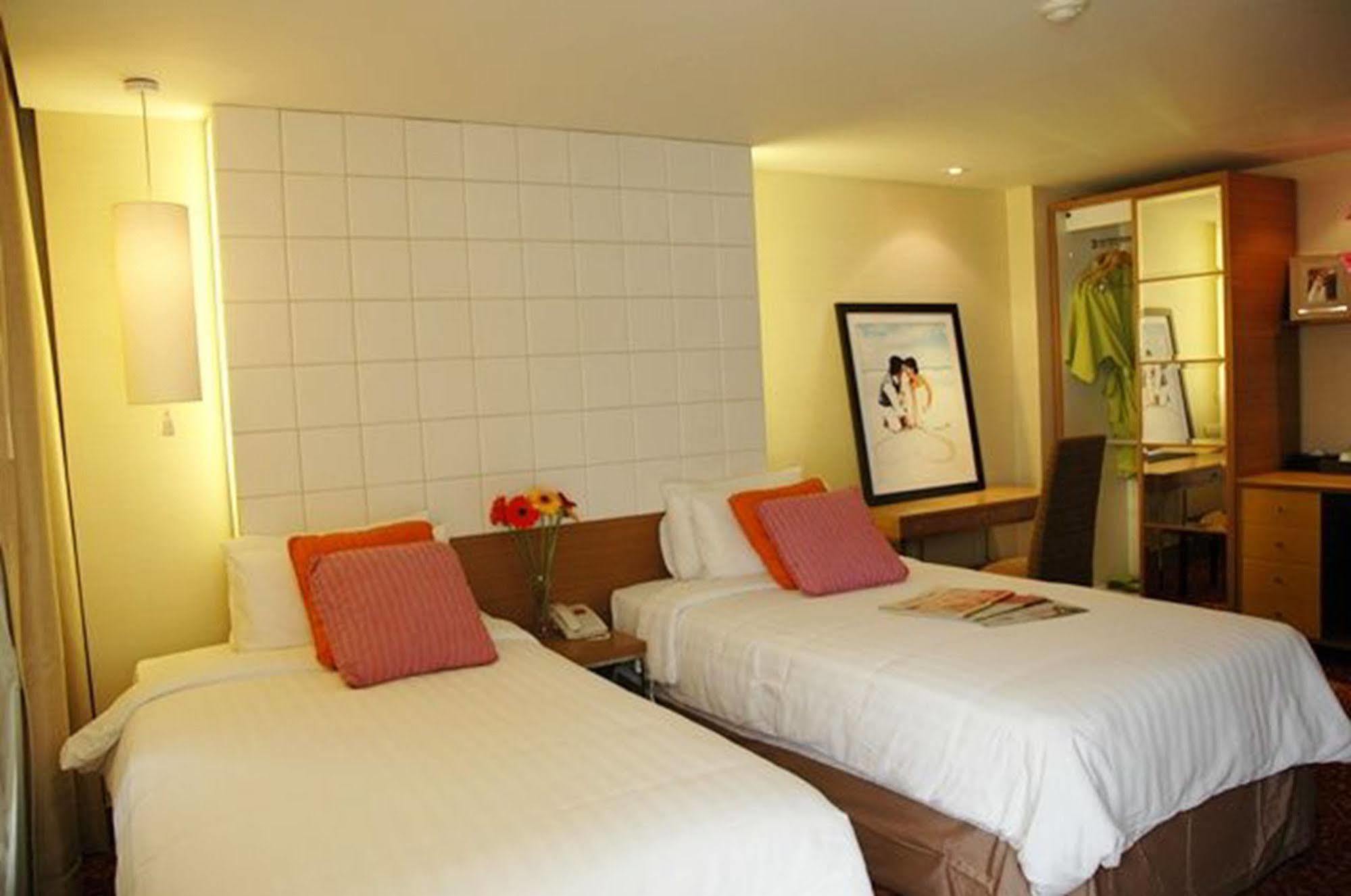 Tango Vibrant Living Hotel - Sha Extra Plus Bangkok Dış mekan fotoğraf